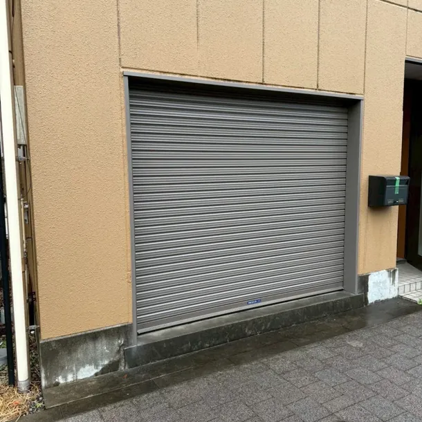 施工後：電動化した車庫シャッター